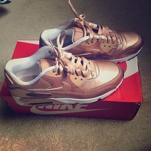 Nike Air Max 90 SE 4.5Y size 6 womens Rose Gold